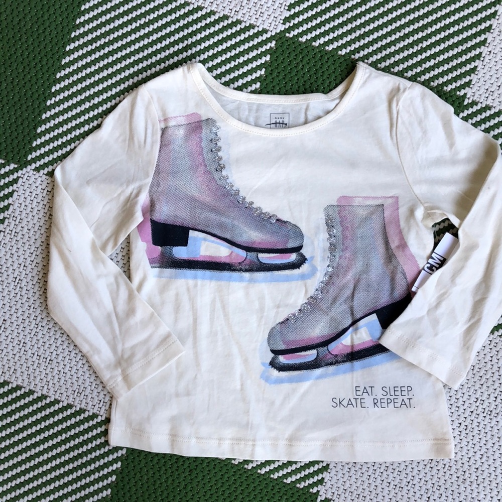 Gap kids long sleeve skating t-shirt size 2T New